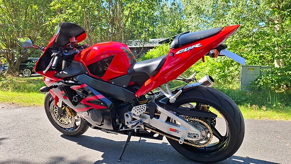 Honda CBR900RR 4 of 16