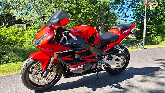 Honda CBR900RR 6 of 16