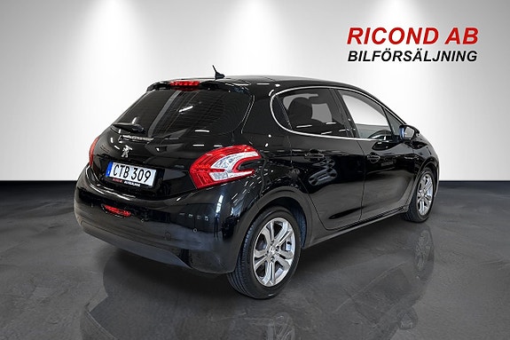 Peugeot 208 3 of 5