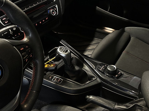 BMW 118d 14 of 22