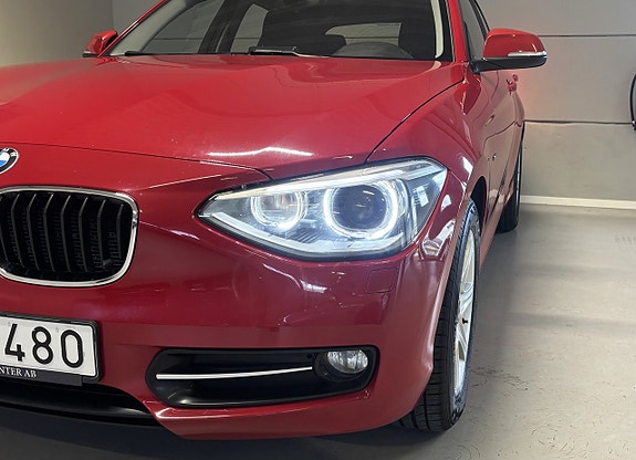 BMW 118d 2 of 5