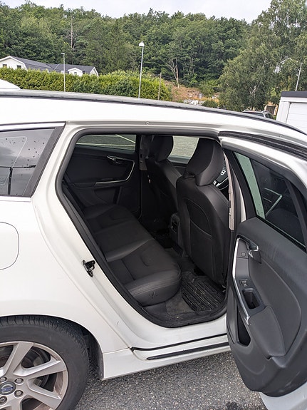 Volvo V60 3 of 5