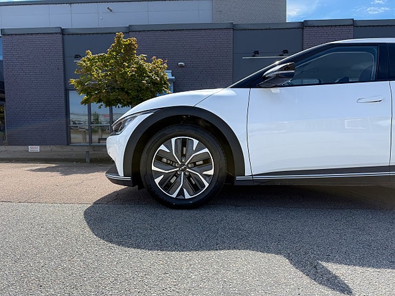 Kia EV6 4 of 7