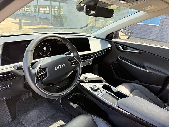Kia EV6 5 of 7