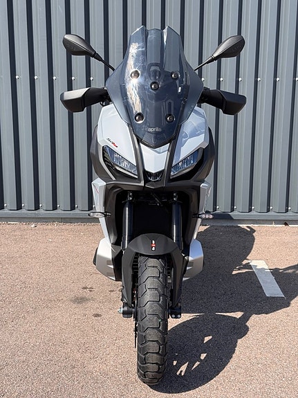 Aprilia SR GT 400 Dusty Grey 2 of 5