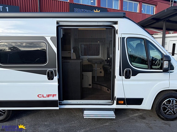 Sunlight Cliff 640 X Skyroof - Variobadrum 6 of 18