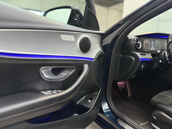 Mercedes-Benz E200 13 of 16