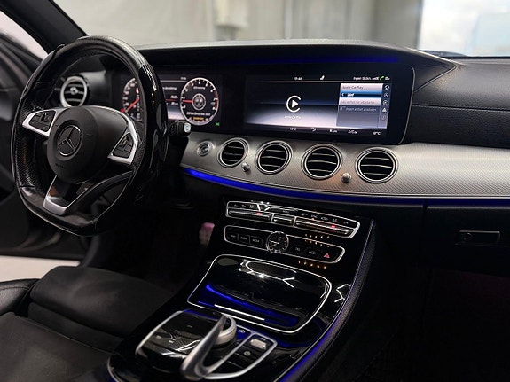 Mercedes-Benz E200 16 of 16