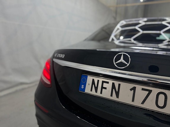 Mercedes-Benz E200 7 of 16