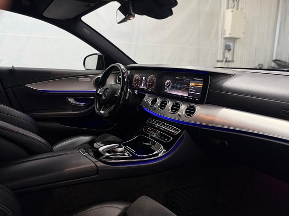 Mercedes-Benz E200 12 of 16