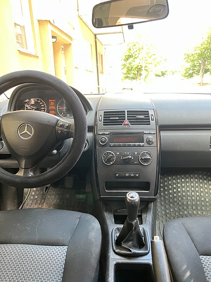 Mercedes-Benz A180 4 of 8