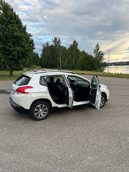 Peugeot 2008 4 of 16