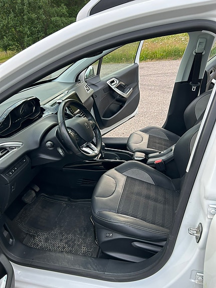 Peugeot 2008 10 of 16