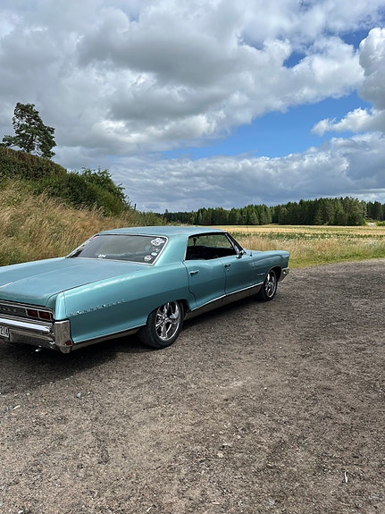 Pontiac Bonneville 5 of 5