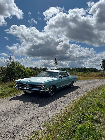 Pontiac Bonneville 3 of 5