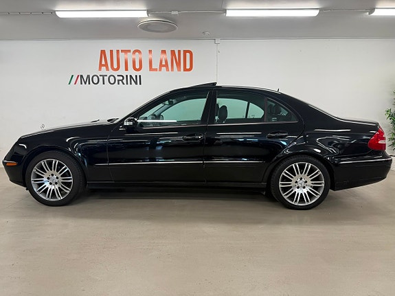 Mercedes-Benz E320 4 of 5