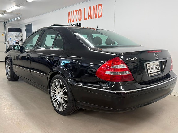 Mercedes-Benz E320 5 of 5