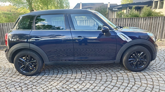 MINI Countryman Cooper D 2 of 5