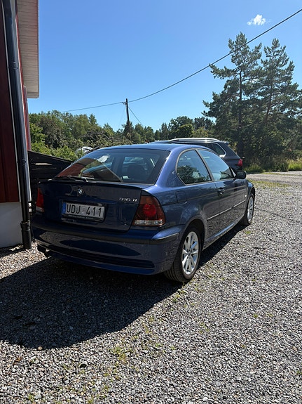 BMW 316Ti 2 of 5