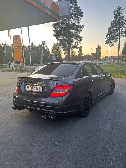 Mercedes-Benz C350 2 of 4