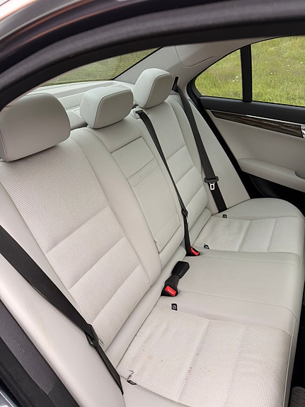 Mercedes-Benz C350 4 of 4