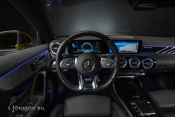 Mercedes-Benz CLA35 17 of 19