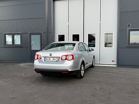 Volkswagen Jetta 5 of 5