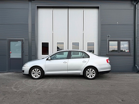 Volkswagen Jetta 3 of 5