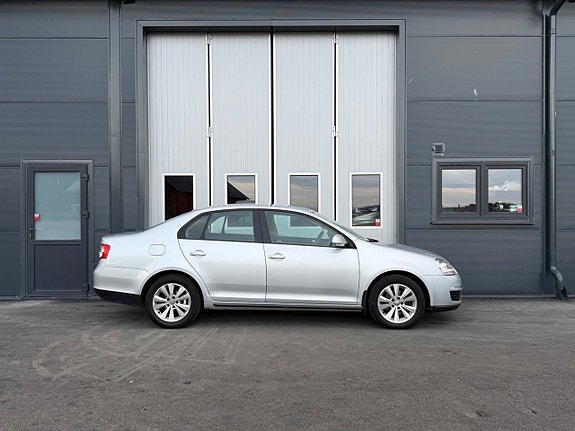 Volkswagen Jetta 4 of 5