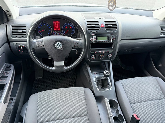 Volkswagen Jetta 8 of 10