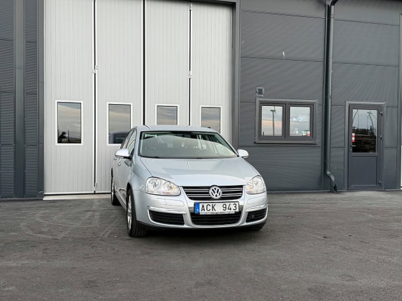 Volkswagen Jetta 2 of 5