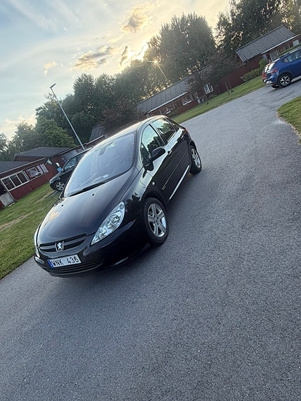 Peugeot 307 2 of 5