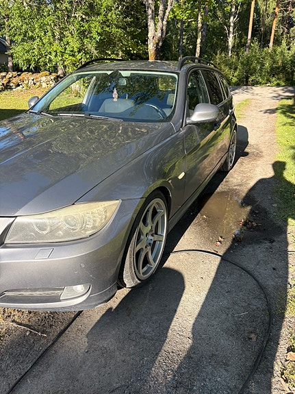 BMW 320d 2 of 14