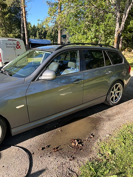 BMW 320d 3 of 14