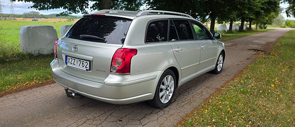 Toyota Avensis 3 of 5