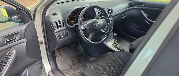 Toyota Avensis 9 of 19