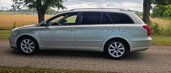 Toyota Avensis 8 of 19