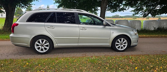 Toyota Avensis 7 of 19