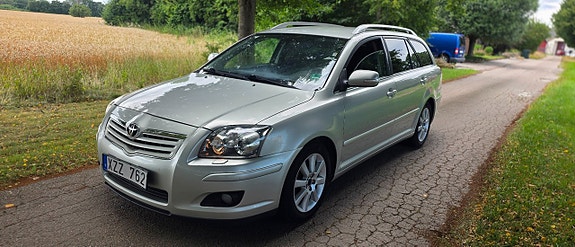 Toyota Avensis 2 of 5
