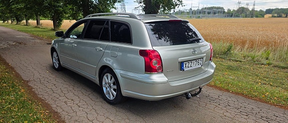 Toyota Avensis 4 of 5