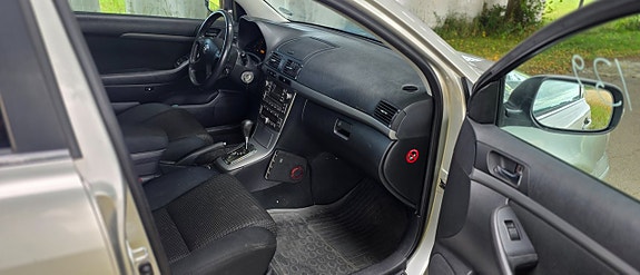 Toyota Avensis 11 of 19