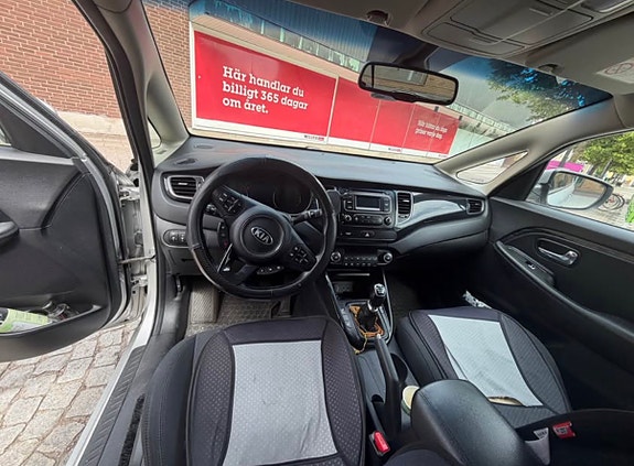 Kia Carens 6 of 6