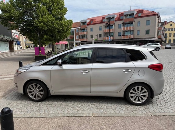 Kia Carens 4 of 6