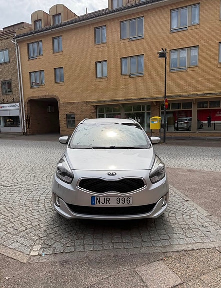 Kia Carens 2 of 6