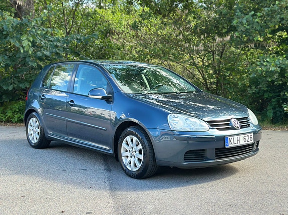 Volkswagen Golf V 2 of 5