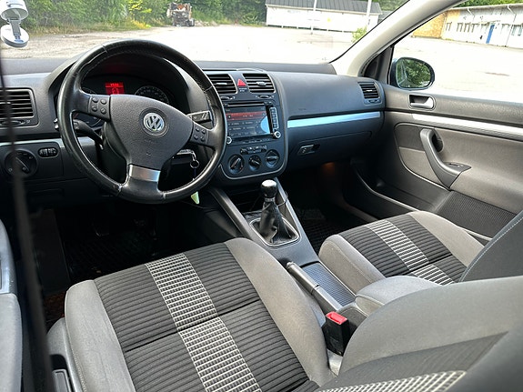 Volkswagen Golf V 5 of 5