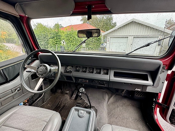 Jeep Wrangler 6 of 9
