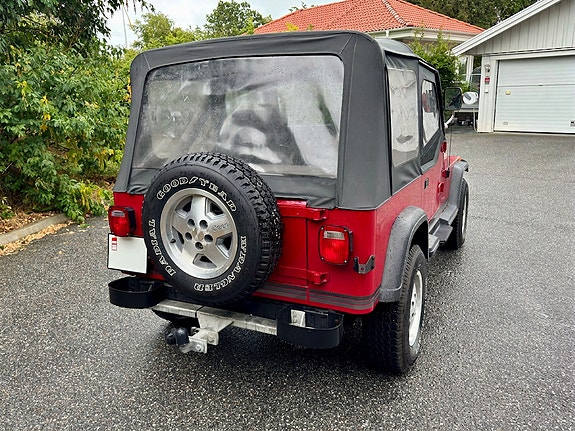 Jeep Wrangler 4 of 5