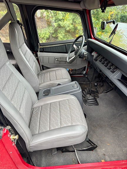 Jeep Wrangler 7 of 9