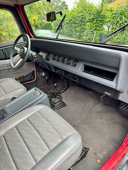 Jeep Wrangler 8 of 9